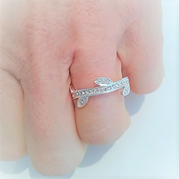FAMILY TREE RING 925 Silver Size 8.5 Simulated Diamond Family Leaves Ring Dainty - Picture 3 of 12